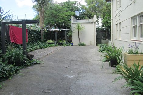 Photo of property in Zena Court, 8/11 Dufferin Street, Mount Victoria, Wellington, 6021