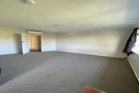 Photo of property in 147 Ruskin Road, Newlands, Wellington, 6037