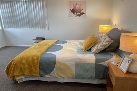 Photo of property in 8 Diosma Place, Botany Downs, Auckland, 2010