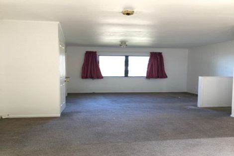 Photo of property in 28 Barker Rise, Northcross, Auckland, 0632