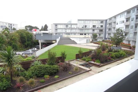 Photo of property in Shoal Haven Apartments, 207a/130 Anzac Street, Takapuna, Auckland, 0622