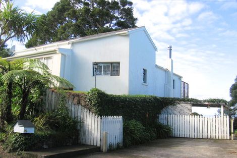 Photo of property in 58 Kauri Point Road, Laingholm, Auckland, 0604