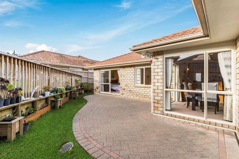 Photo of property in 7 Walter Haddrell Crescent, Flat Bush, Auckland, 2016