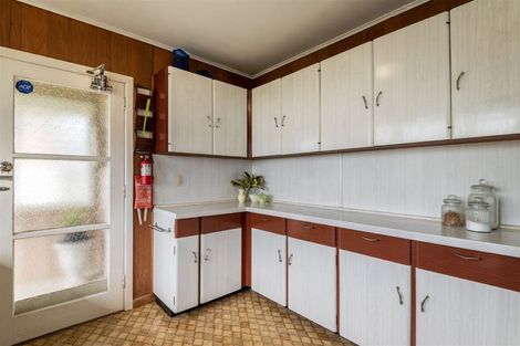 Photo of property in 84 Royal View Road, Te Atatu South, Auckland, 0610