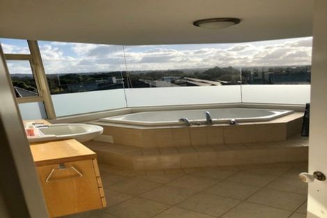 Photo of property in 2/90 Kitchener Road, Milford, Auckland, 0620