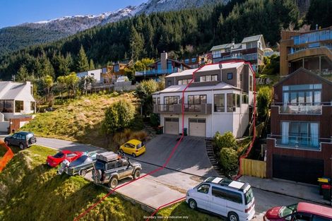 Photo of property in 116a Wynyard Crescent, Fernhill, Queenstown, 9300