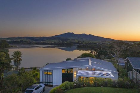 Photo of property in 21 Point Street, Raglan, 3225