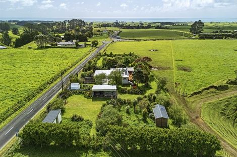 Photo of property in 17 Upper Pitone Road, Pitone, New Plymouth, 4374