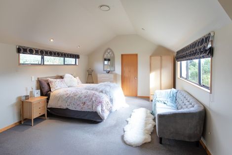 Photo of property in 33 Ruapehu Drive, Fitzherbert, Palmerston North, 4410