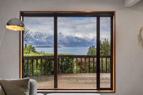 Photo of property in 4 Moss Lane, Sunshine Bay, Queenstown, 9300
