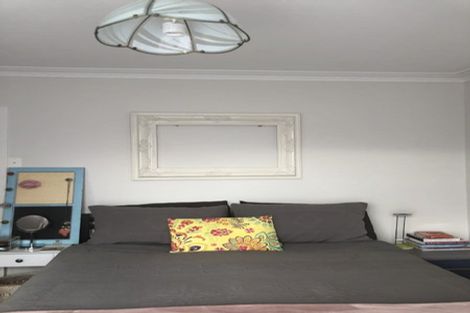 Photo of property in 11 Castaing Crescent, Te Atatu South, Auckland, 0610