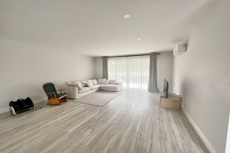 Photo of property in 21 Reserva Crescent, Kumeu, 0810