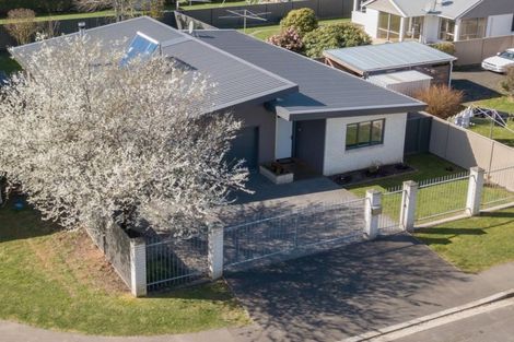 Photo of property in 23 Reid Avenue, Mosgiel, 9024