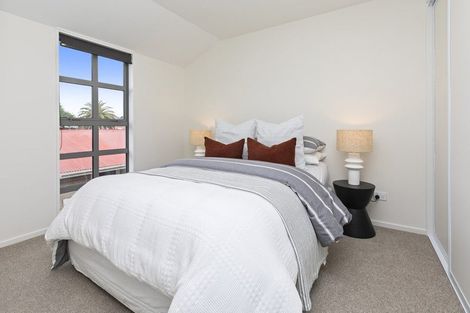 Photo of property in 2/94 Mathesons Road, Phillipstown, Christchurch, 8011