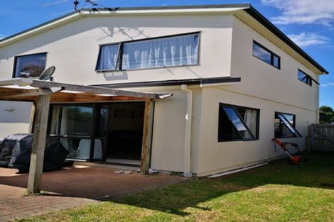 Photo of property in 33 Puma Drive, Golflands, Auckland, 2013