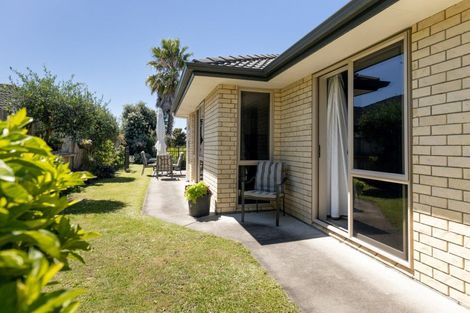 Photo of property in 10 Reefton Place, Papamoa Beach, Papamoa, 3118