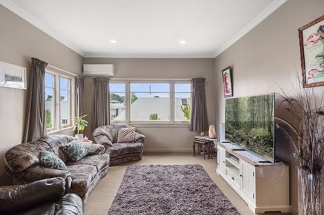 Photo of property in 37 Burrows Street, Tauranga South, Tauranga, 3112
