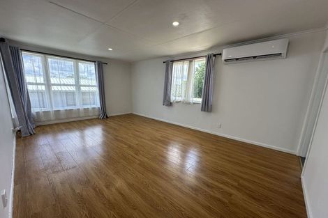 Photo of property in 2/8 Valdale Road, Henderson, Auckland, 0610