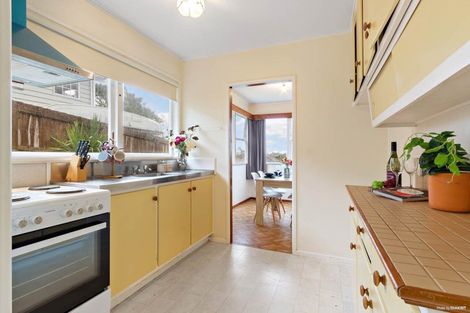 Photo of property in 28 Hilling Street, Titirangi, Auckland, 0604