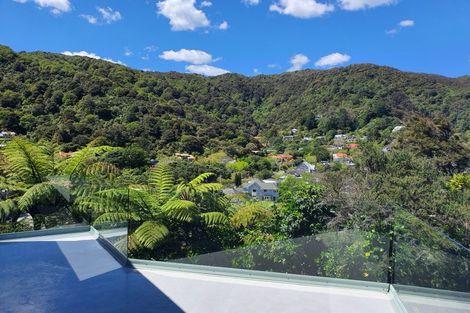 Photo of property in 21 Dillon Street, Lowry Bay, Lower Hutt, 5013