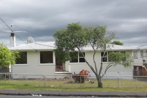 Photo of property in 48 Archibald Road, Kelston, Auckland, 0602