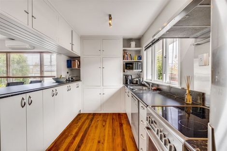 Photo of property in 33 Manor Place, Bryndwr, Christchurch, 8053