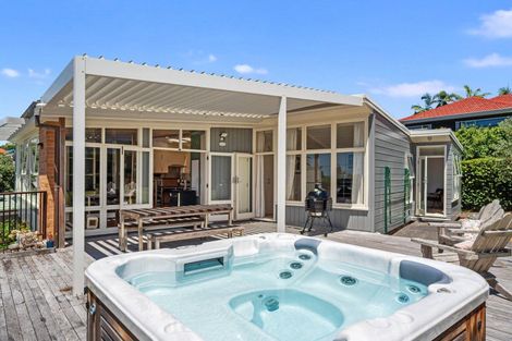 Photo of property in 6a Hauraki Road, Hauraki, Auckland, 0622