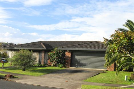 Photo of property in 2/15 Bernie Edwards Place, Botany Downs, Auckland, 2010