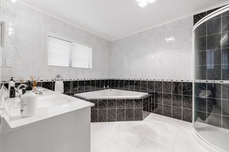 Photo of property in 72 Marina View Drive, West Harbour, Auckland, 0618
