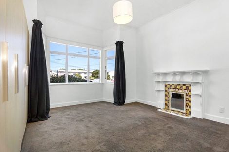 Photo of property in 5 Glendavar Street, Berhampore, Wellington, 6023