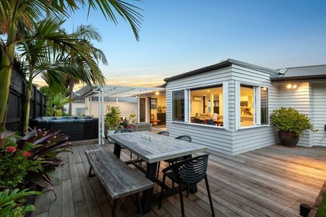 Photo of property in 2/40 Hebron Road, Waiake, Auckland, 0630