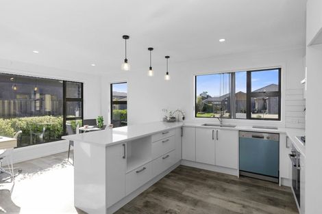 Photo of property in 5 Kerrigan Crescent, Wallaceville, Upper Hutt, 5018