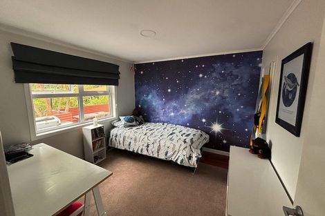 Photo of property in 30 Atkinson Road, Titirangi, Auckland, 0604