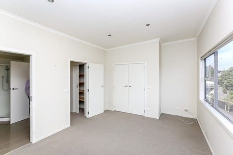 Photo of property in The Strand, 7/16 Ronald Street, Strandon, New Plymouth, 4312