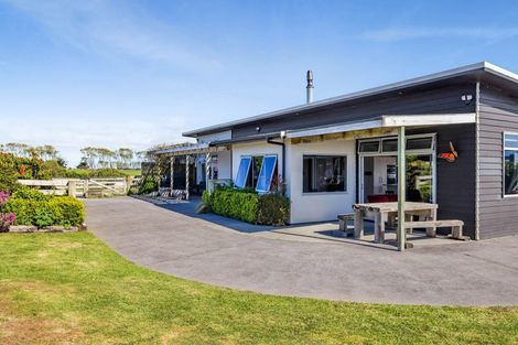 Photo of property in 5674 Mountain Road, Normanby, Hawera, 4673