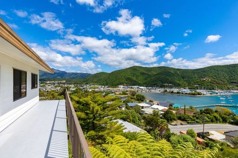 Photo of property in 324-328 Waikawa Road, Waikawa, Picton, 7220