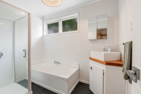 Photo of property in 10 St James Avenue, Helensville, 0800