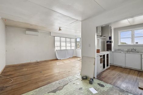 Photo of property in 77 Mould Street, Waitara, 4320