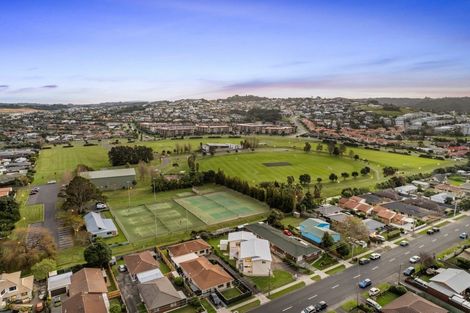 Photo of property in 220 Centreway Road, Orewa, 0931