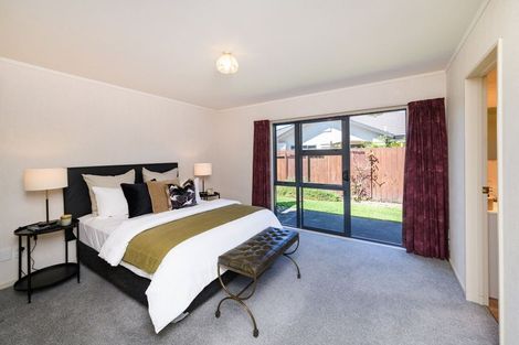 Photo of property in 1 Logan Place, Kelvin Grove, Palmerston North, 4414