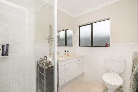 Photo of property in 70 Lothian Brae, Wattle Downs, Auckland, 2103