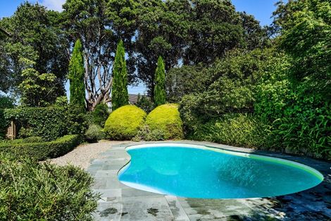 Photo of property in 2 Dillon Street, Lowry Bay, Lower Hutt, 5013