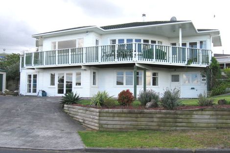 Photo of property in 1 Rubens Lane, West Harbour, Auckland, 0618