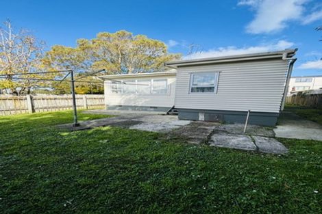 Photo of property in 4 Kaponga Crescent, New Lynn, Auckland, 0600