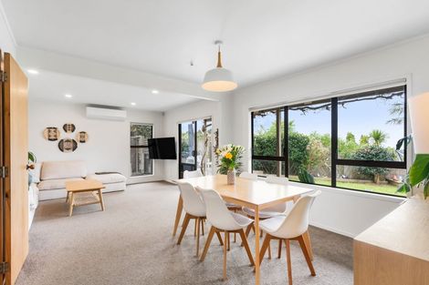 Photo of property in 1/305 Glenfield Road, Glenfield, Auckland, 0629