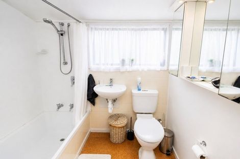 Photo of property in 2a Pitoitoi Road, Days Bay, Lower Hutt, 5013