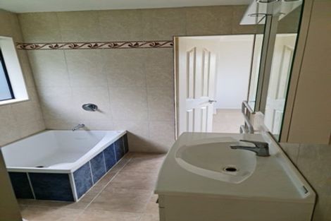 Photo of property in 140 Glanmire Road, Newlands, Wellington, 6037