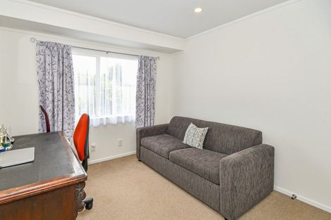 Photo of property in 25c Youngs Road, Papakura, 2110