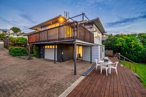 Photo of property in 28 Lewisham Street, Highland Park, Auckland, 2010