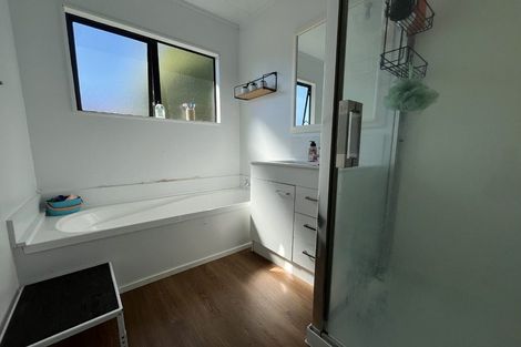 Photo of property in 17 Bernina Place, Weymouth, Auckland, 2103